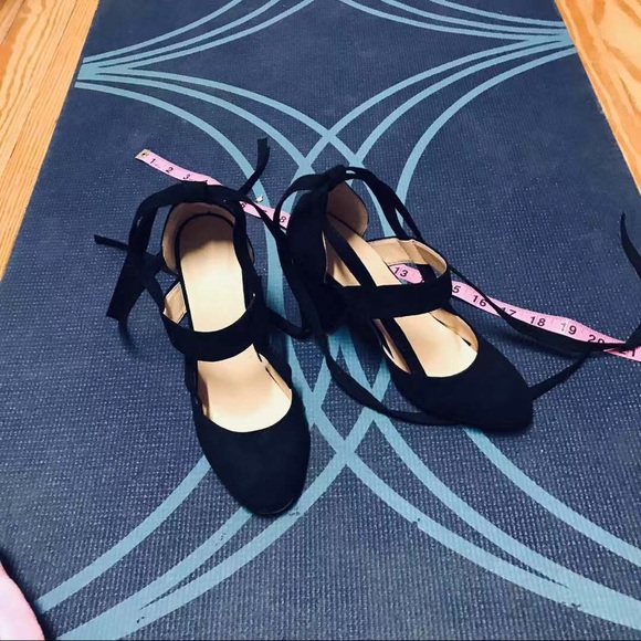 Stunning black high heels - Picture 3 of 5